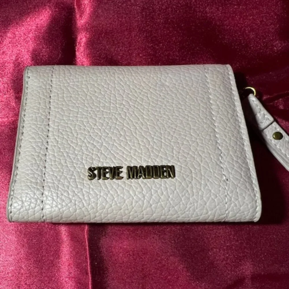 Steve Madden Bwesten Textured‎ Tri-Fold Wallet textured, pebbled faux-leather